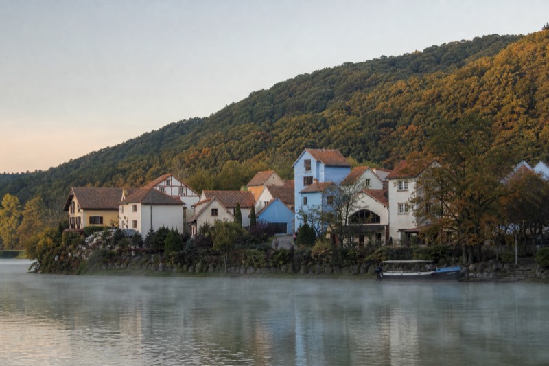 Three Boarding Points, Petite France